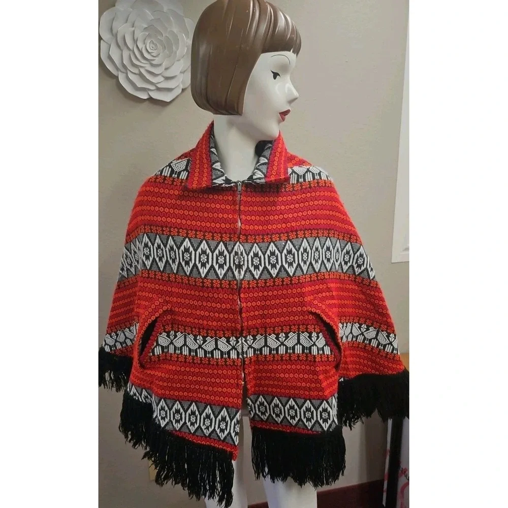VTG Scandinavian Pattern Cape Womens Red/Blk‎ Front Metal Zip Winter Poncho